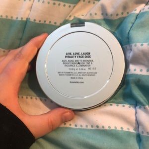 it cosmetics Makeup - It cosmetics live, love, laugh vitality face disk it cosmetics Makeup - It cosmetics live, love, laugh vitality face disk
